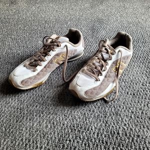 New balance 442 women's shoe size 9 four four two CW442UG tan white, has flaws
